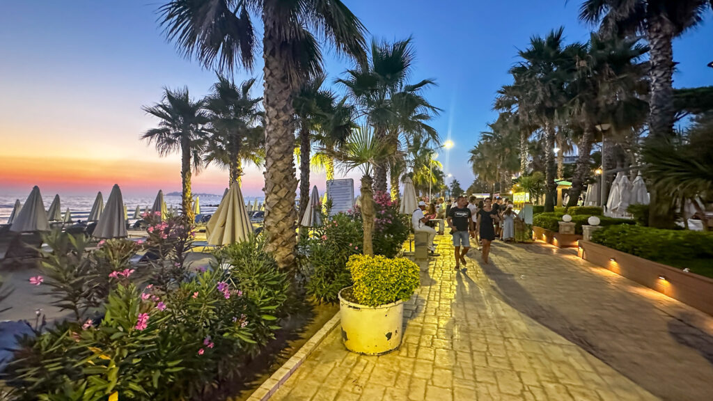 promenada w Golem, Mali i Robit