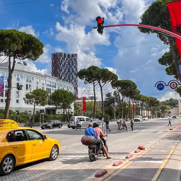 Tirana, Bulwar Męczenników Narodu