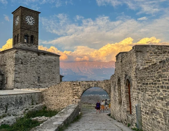Gjirokastra – ZACHWYCAJĄCE kamienne miasto Albanii