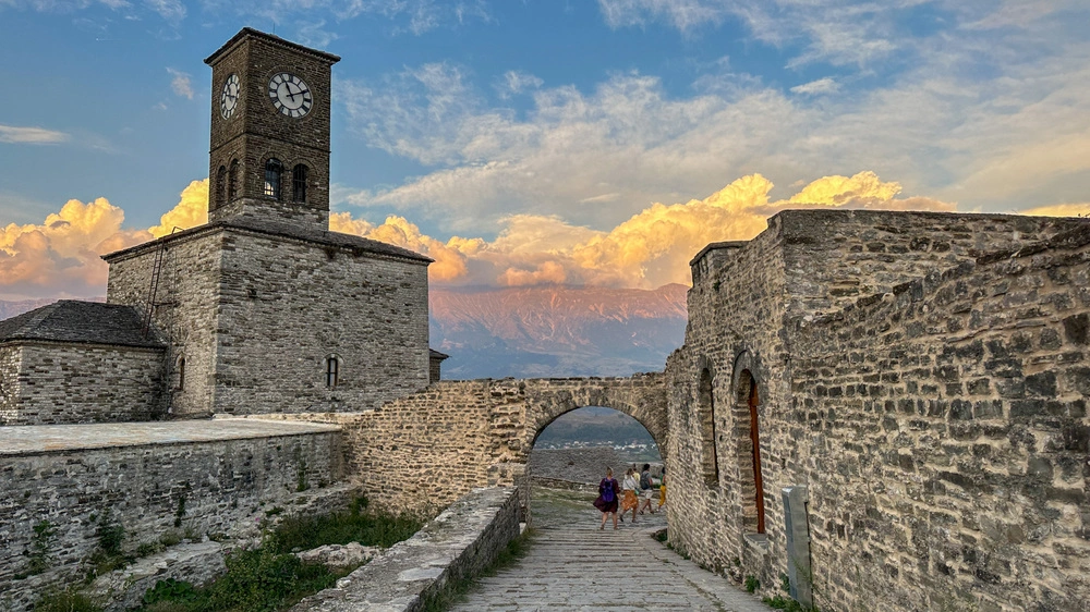 Gjirokastra – ZACHWYCAJĄCE kamienne miasto Albanii