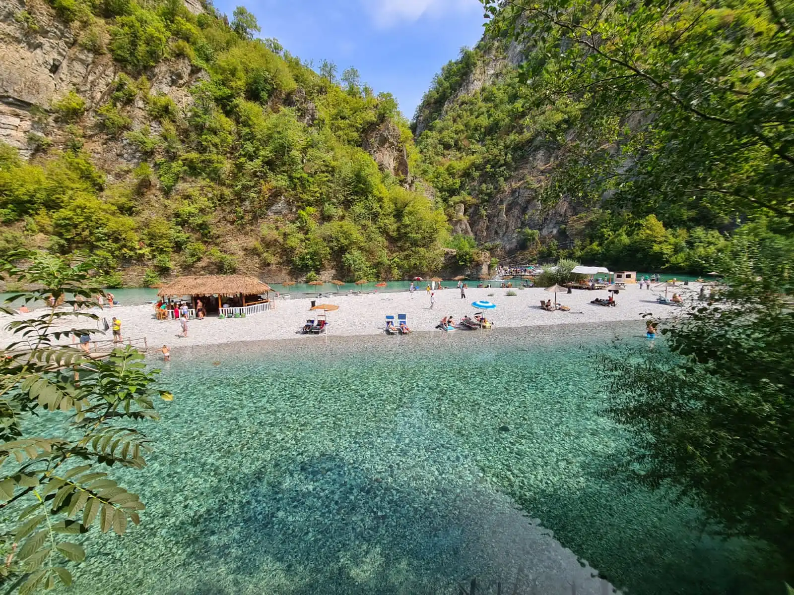 Jezioro Koman - plaża rzeka Shala