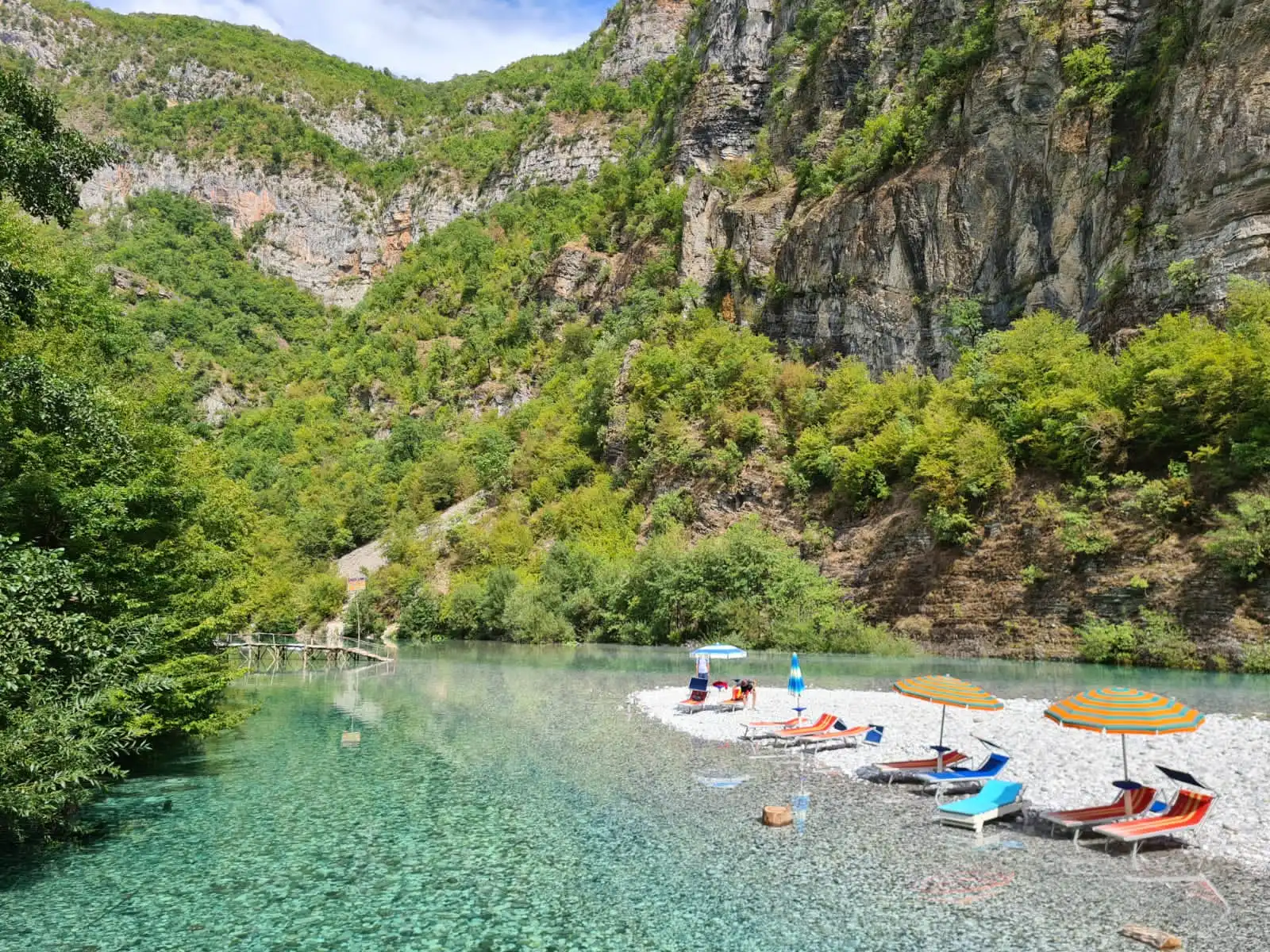Jezioro Koman - plaża rzeka Shala