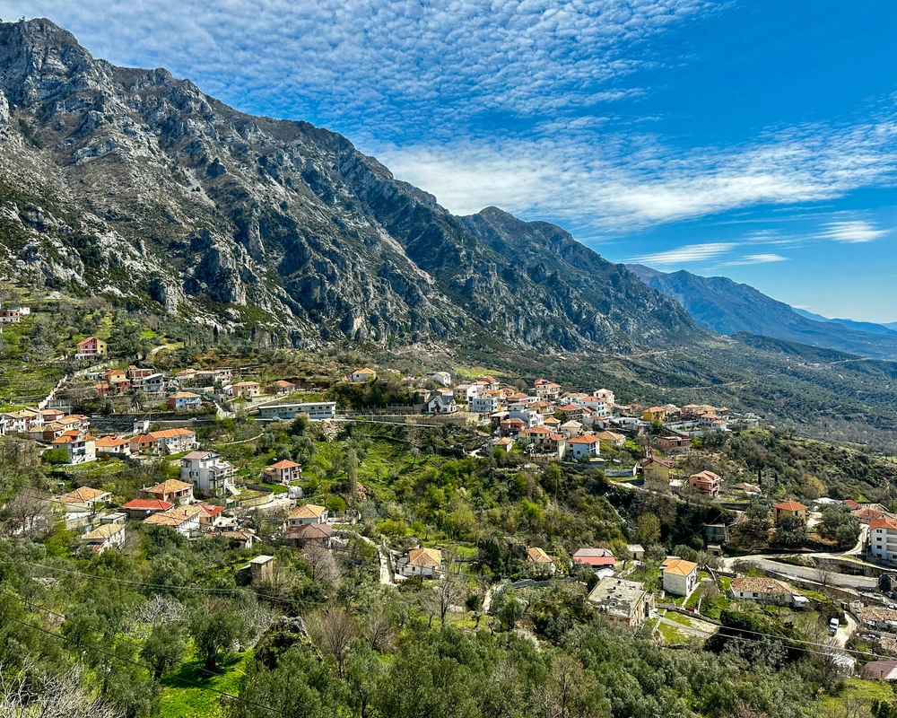 widok w Kruji, na wschód Góra Kruja