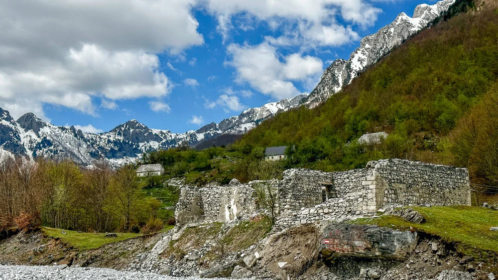 Dolina Valbone, Rrogam