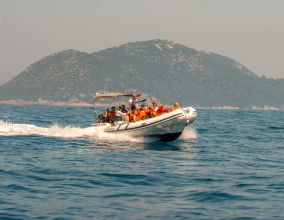 speedboat karaburun