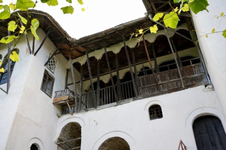 balkon dom skenduli Gjrokaster