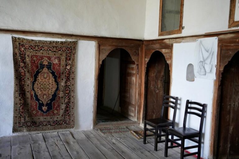 Dom skenduli Gjirokaster